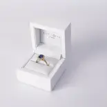 Złoty pierścionek zaręczynowy z szafirem i diamentami